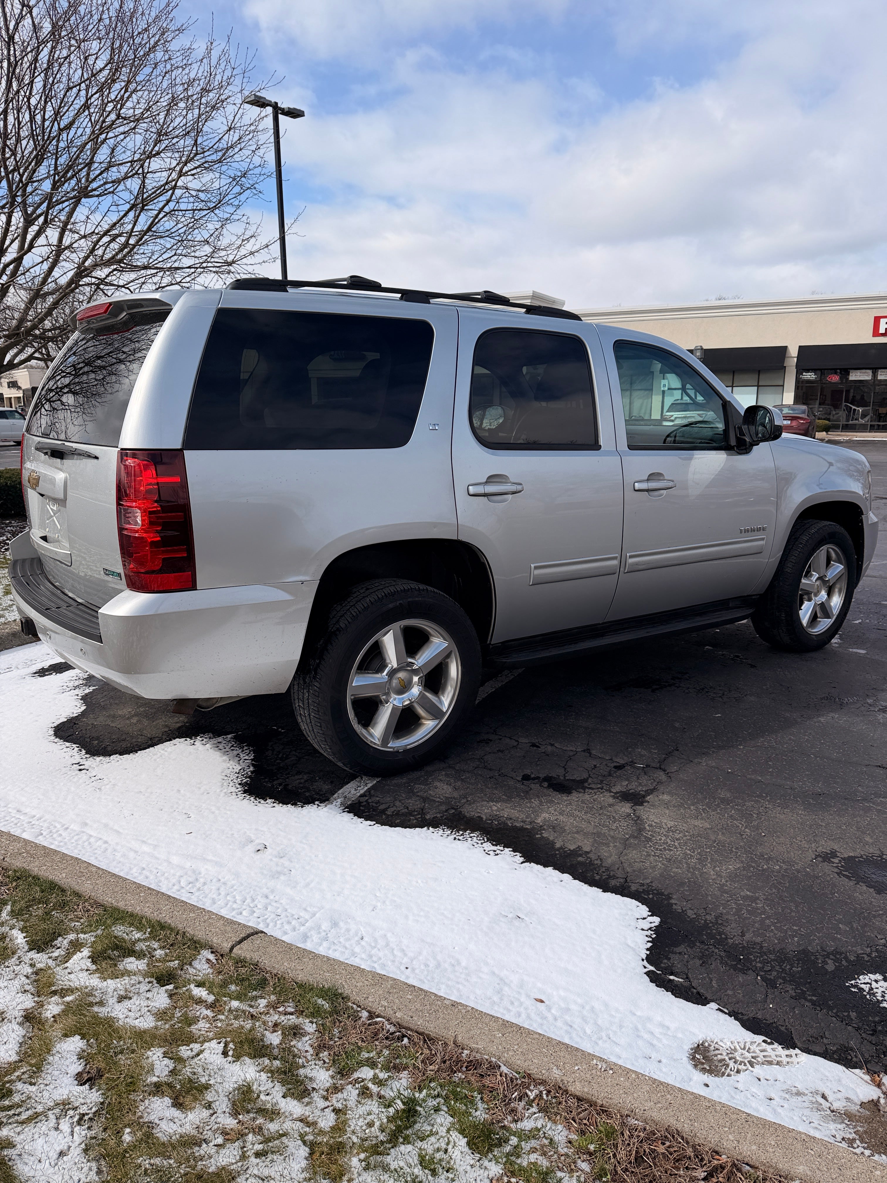 CHEVY TAHOE FULL SIZE SUV ll
