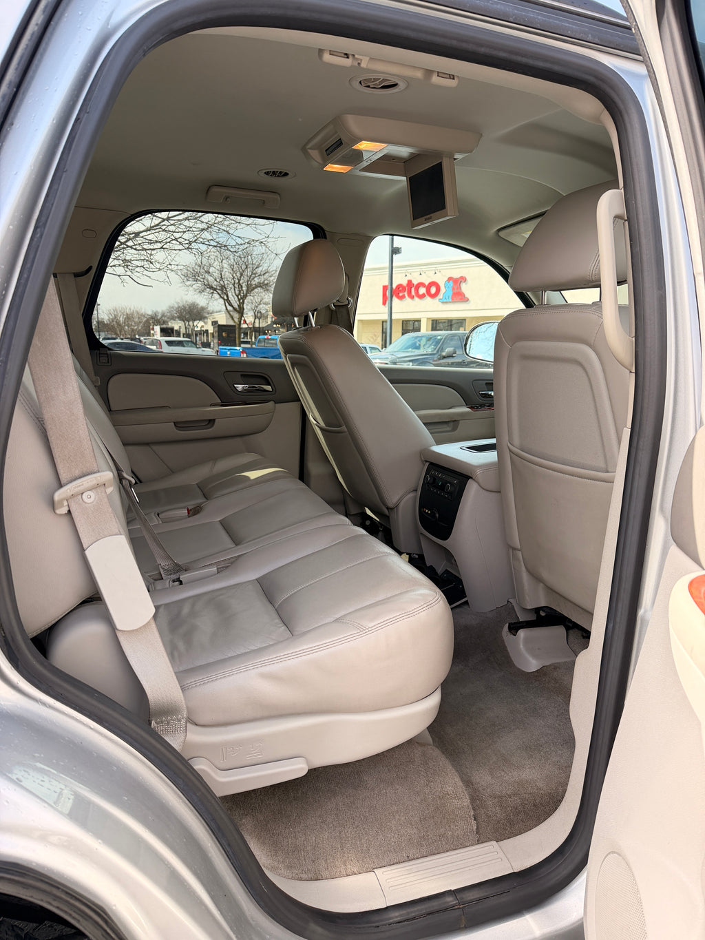 CHEVY TAHOE FULL SIZE SUV ll