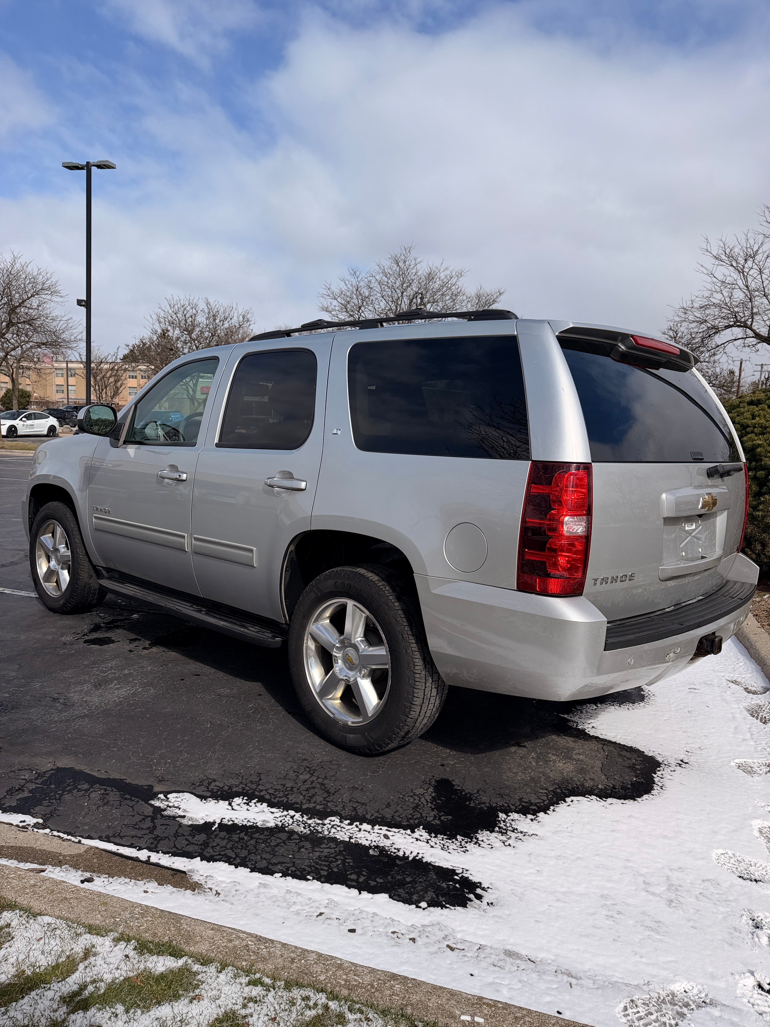 CHEVY TAHOE FULL SIZE SUV ll